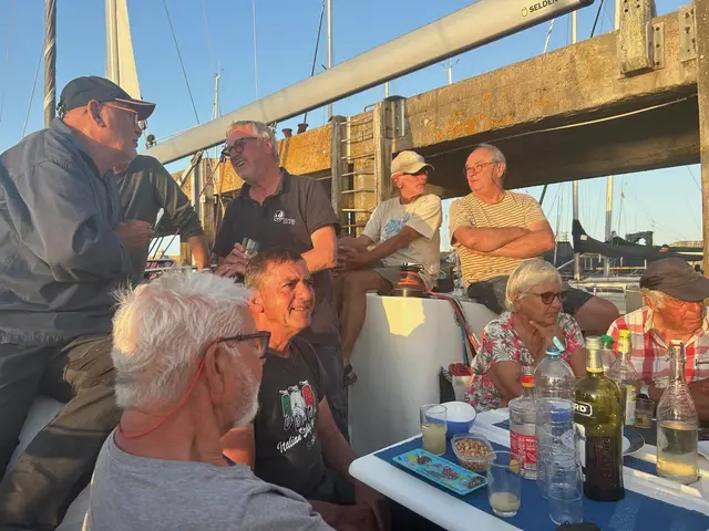 Soirée au port, entre équipages